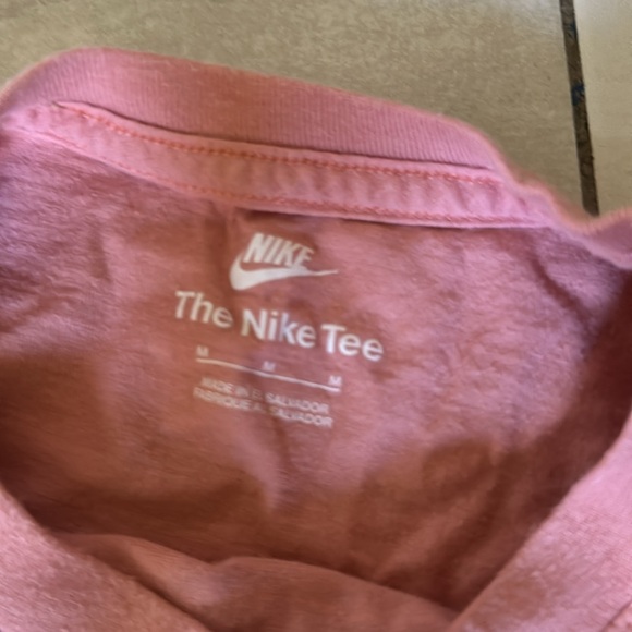 Nike pink shirt - Picture 3 of 3